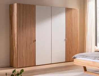 Kernbuche Kleiderschrank mit Weißglas